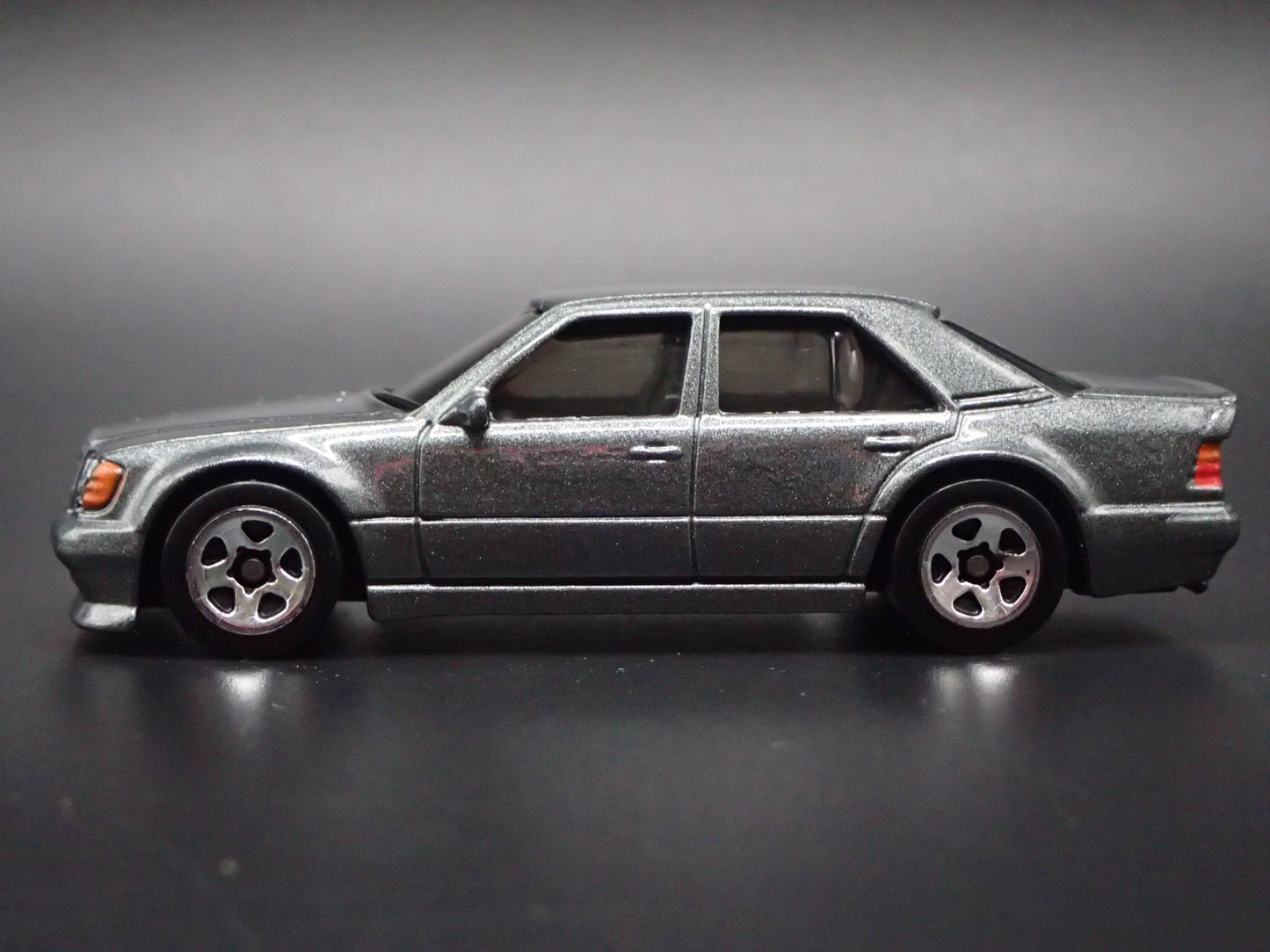 1991-1994 MERCEDES-BENZ 500 E GRAY 1:64 SCALE COLLECTIBLE DIECAST MODEL CAR