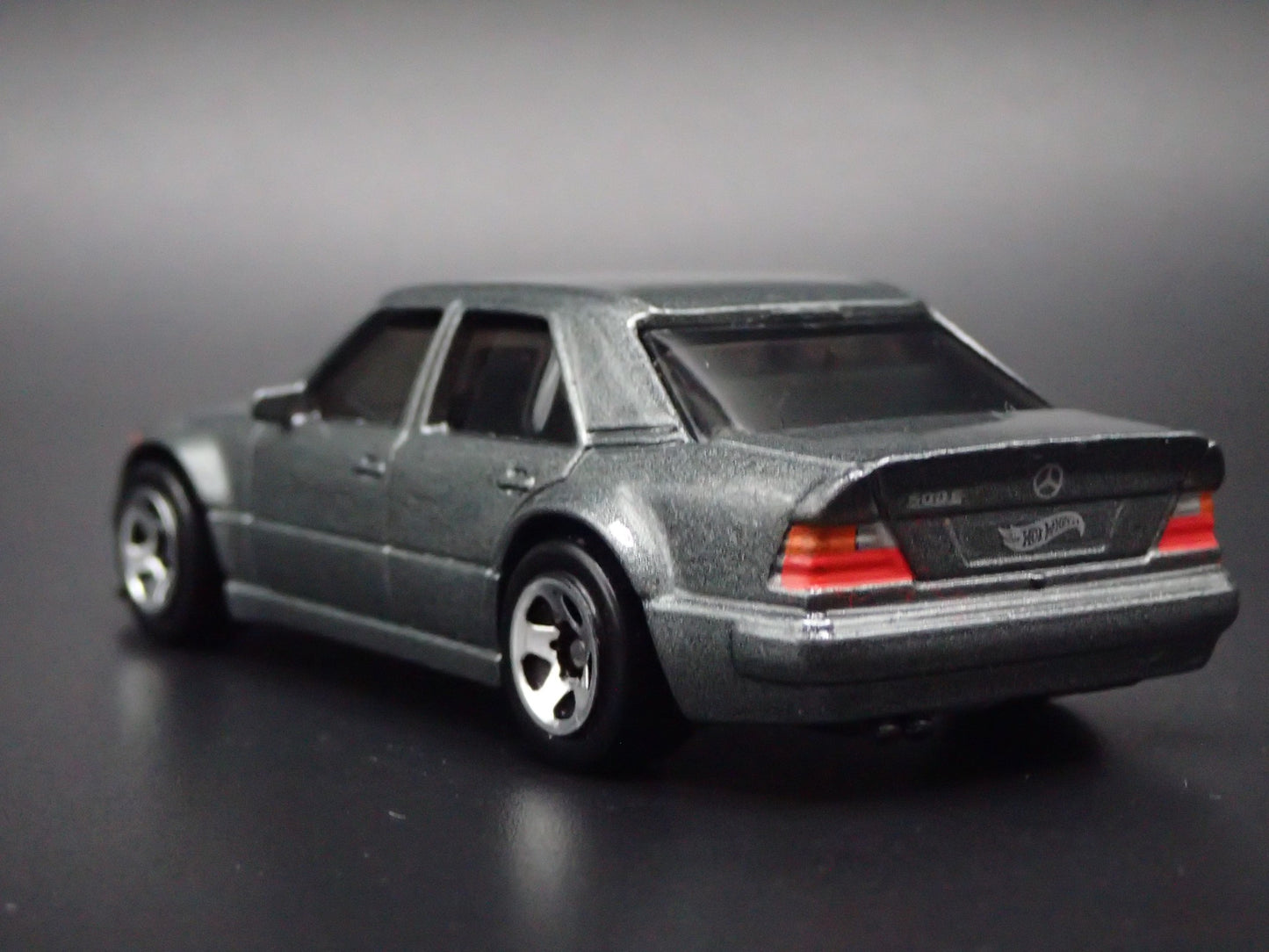1991-1994 MERCEDES-BENZ 500 E GRAY 1:64 SCALE COLLECTIBLE DIECAST MODEL CAR
