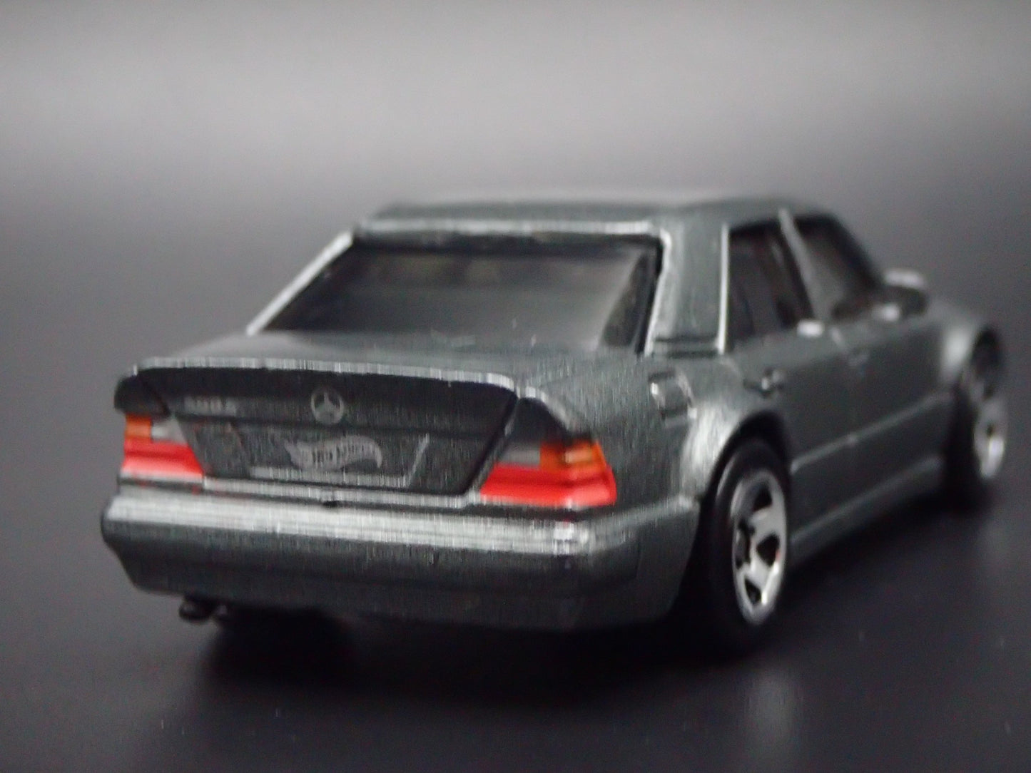 1991-1994 MERCEDES-BENZ 500 E GRAY 1:64 SCALE COLLECTIBLE DIECAST MODEL CAR