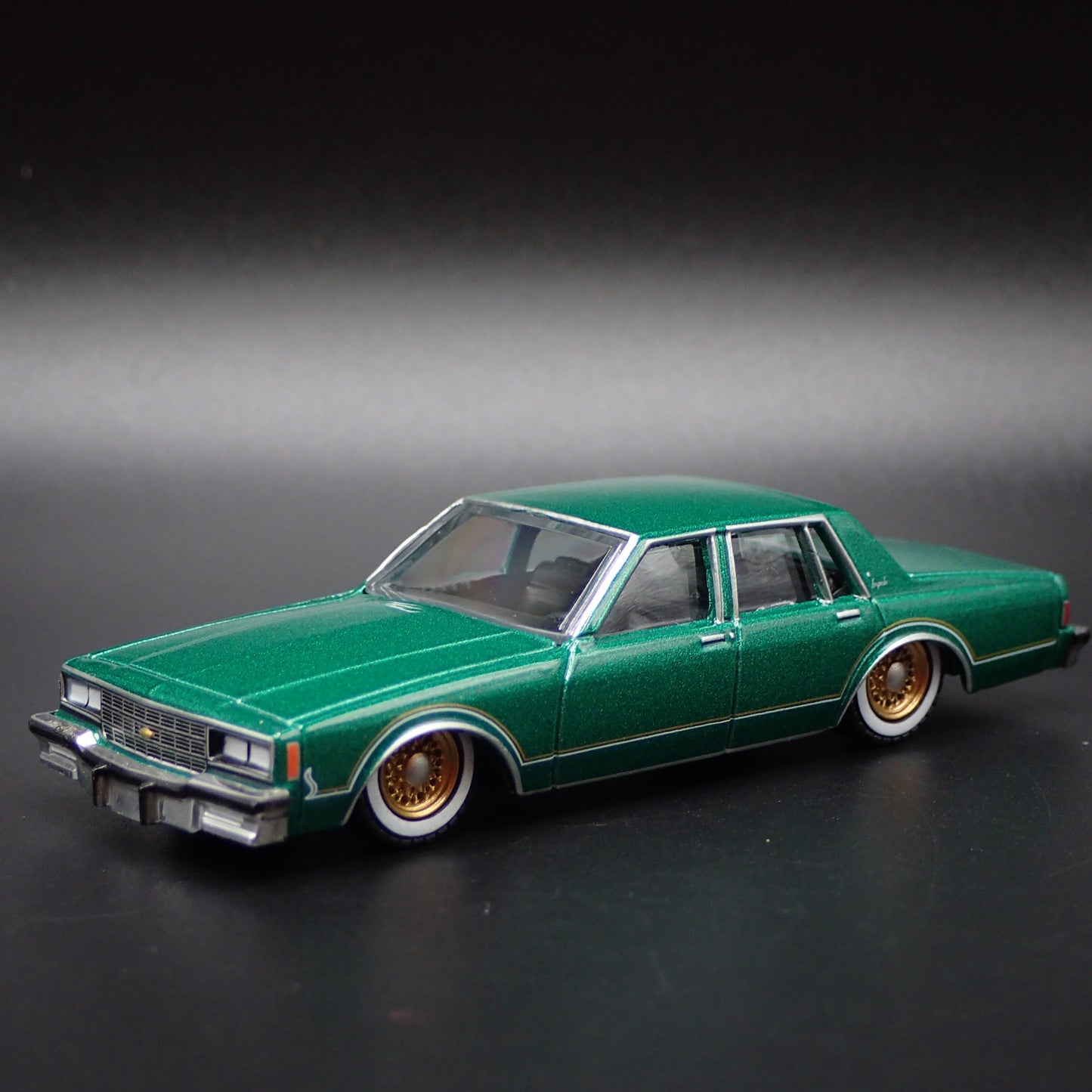 1985 85 CHEVY CHEVROLET IMPALA LOWRIDER 4 FOUR DOOR 1/64 SCALE DIECAST MODEL CAR
