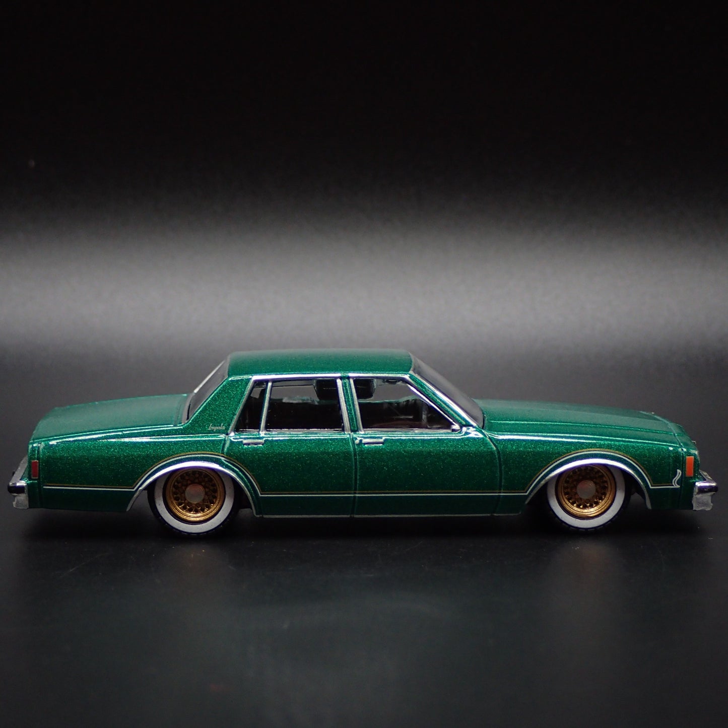 1985 85 CHEVY CHEVROLET IMPALA LOWRIDER 4 FOUR DOOR 1/64 SCALE DIECAST MODEL CAR