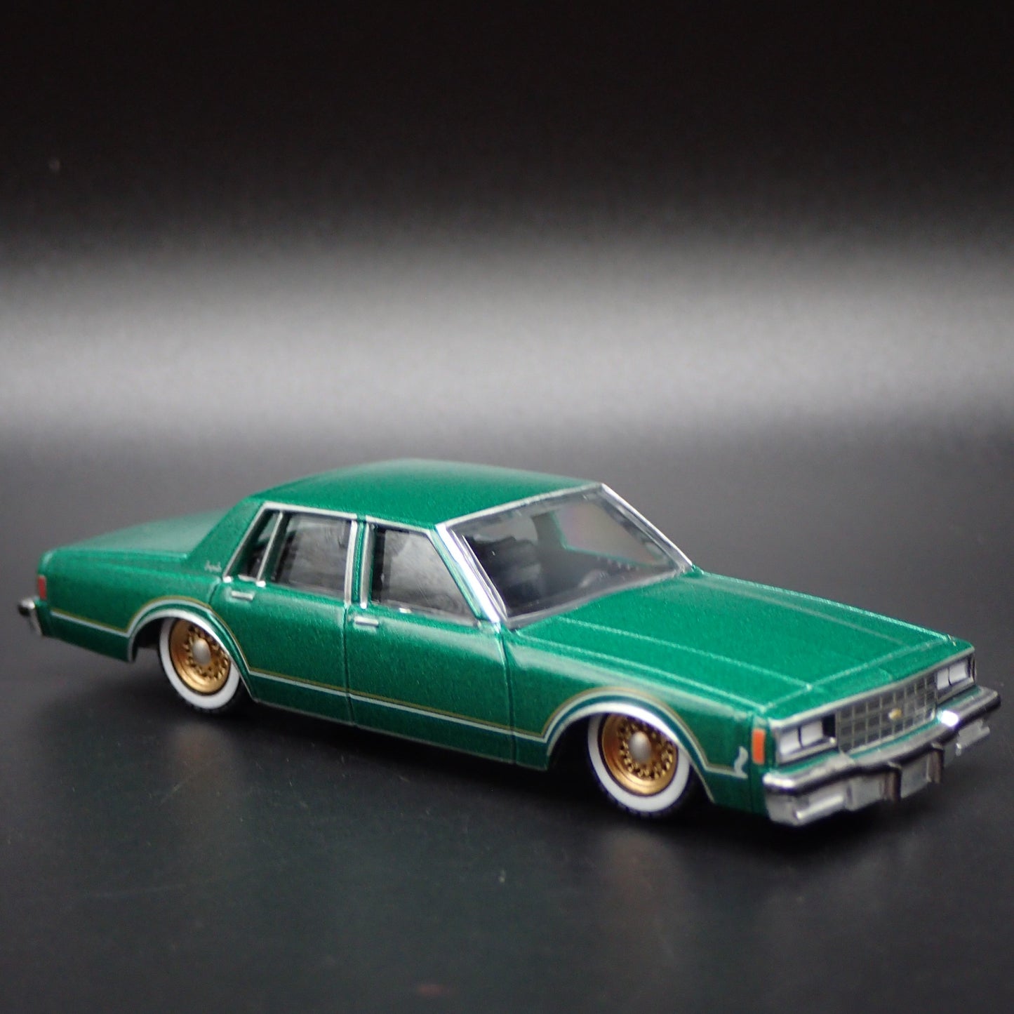 1985 85 CHEVY CHEVROLET IMPALA LOWRIDER 4 FOUR DOOR 1/64 SCALE DIECAST MODEL CAR