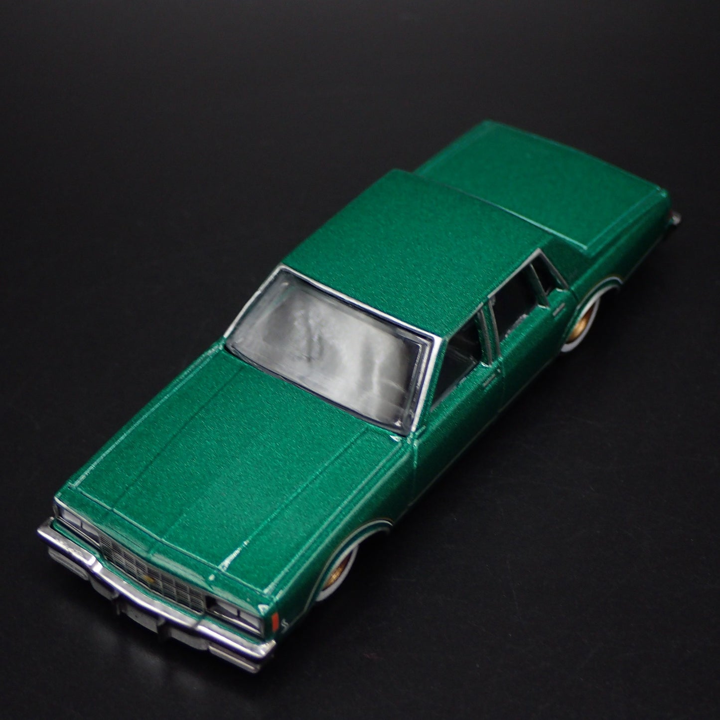 1985 85 CHEVY CHEVROLET IMPALA LOWRIDER 4 FOUR DOOR 1/64 SCALE DIECAST MODEL CAR