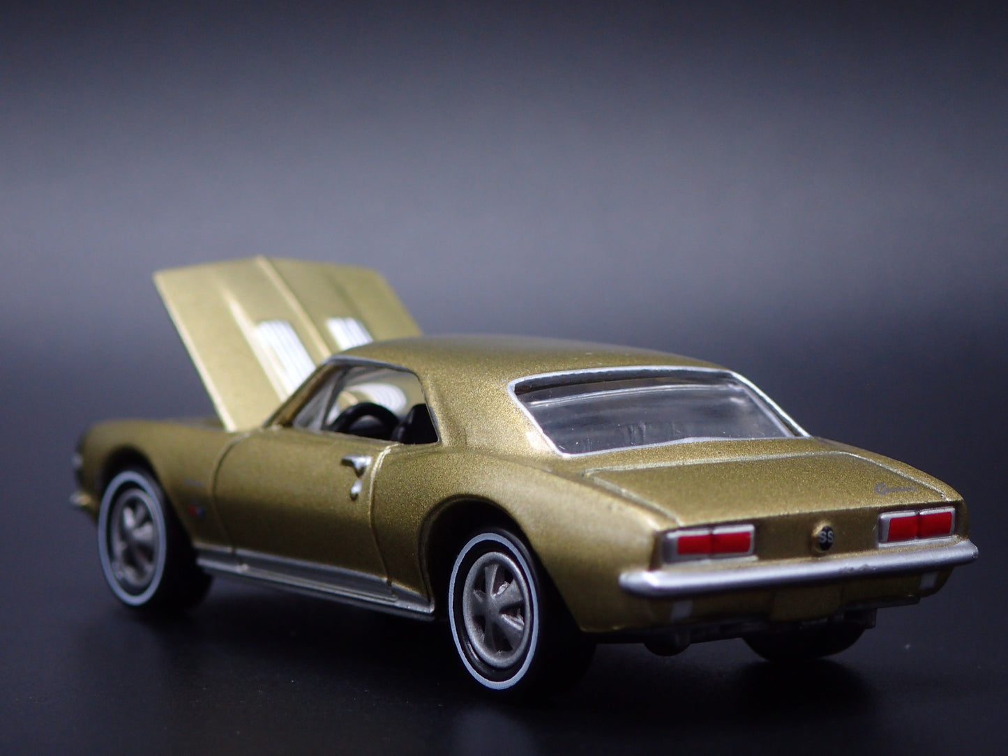 1967 67 CHEVY CHEVROLET CAMARO SS GOLD RARE 1:64 SCALE DIORAMA DIECAST MODEL CAR