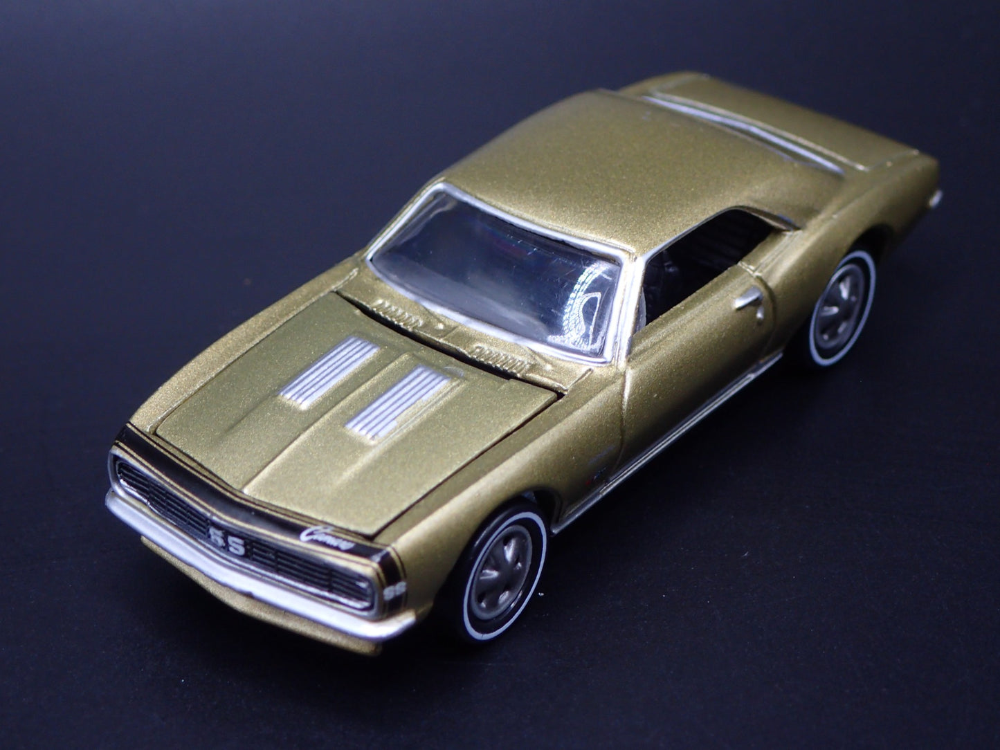 1967 67 CHEVY CHEVROLET CAMARO SS GOLD RARE 1:64 SCALE DIORAMA DIECAST MODEL CAR
