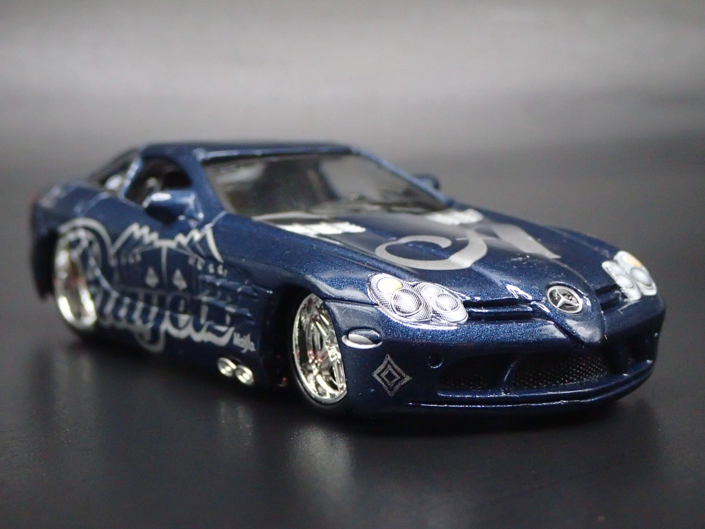 2003-2010 MERCEDES-BENZ SLR MCLAREN RARE 1:64 SCALE DIORAMA DIECAST MODEL CAR