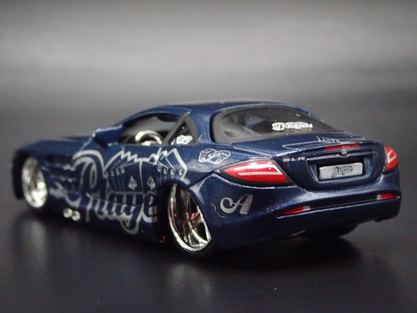 2003-2010 MERCEDES-BENZ SLR MCLAREN RARE 1:64 SCALE DIORAMA DIECAST MODEL CAR