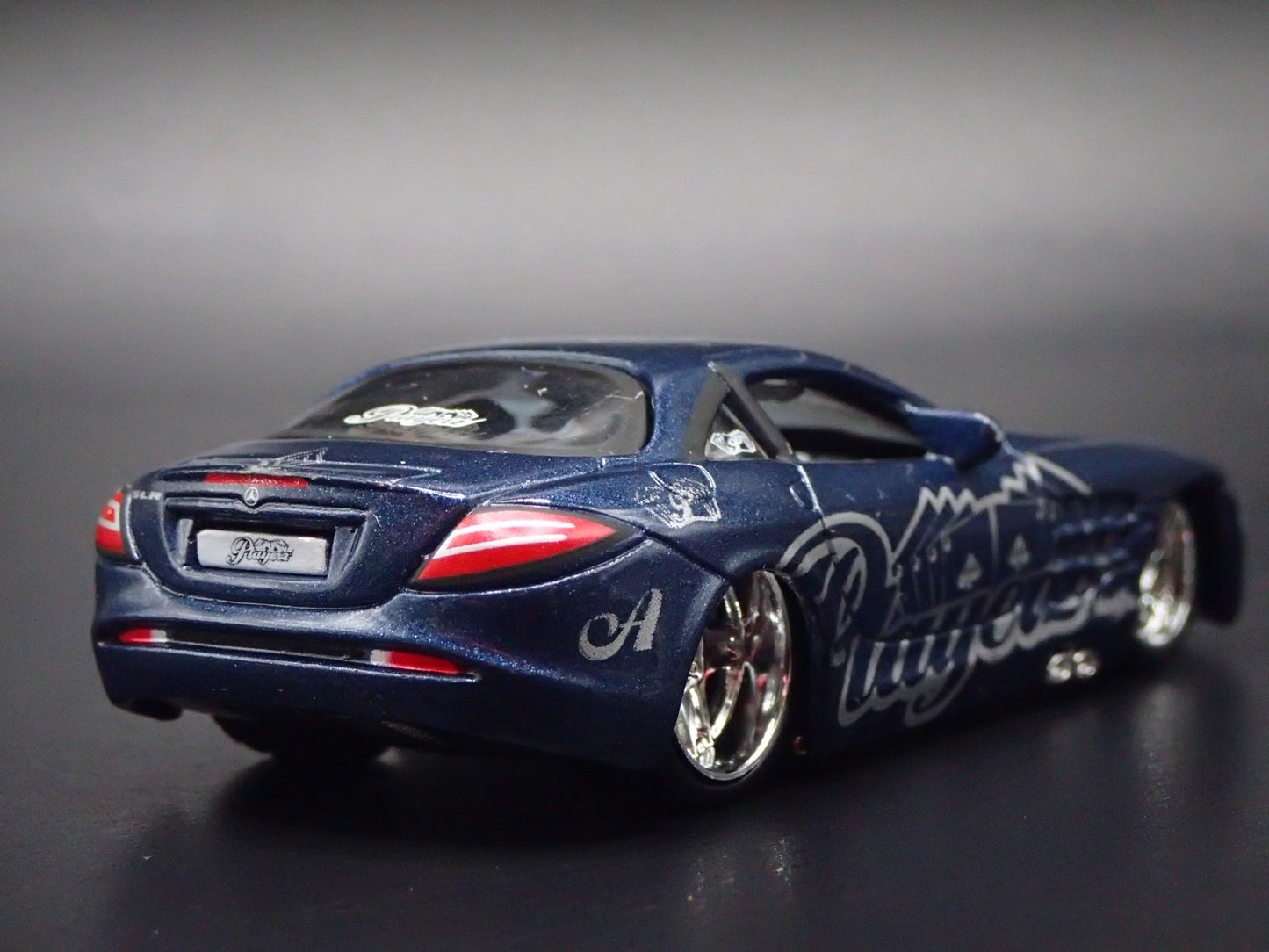 2003-2010 MERCEDES-BENZ SLR MCLAREN RARE 1:64 SCALE DIORAMA DIECAST MODEL CAR