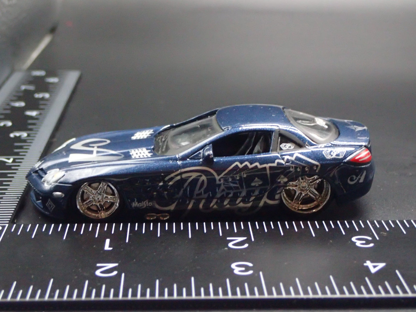 2003-2010 MERCEDES-BENZ SLR MCLAREN RARE 1:64 SCALE DIORAMA DIECAST MODEL CAR