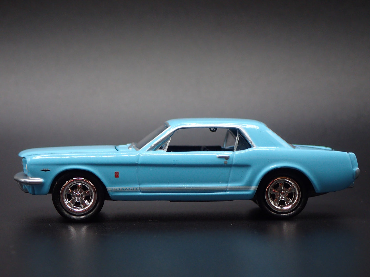 1965 65 FORD MUSTANG COUPE RARE 1:64 SCALE COLLECTIBLE DIORAMA DIECAST MODEL CAR