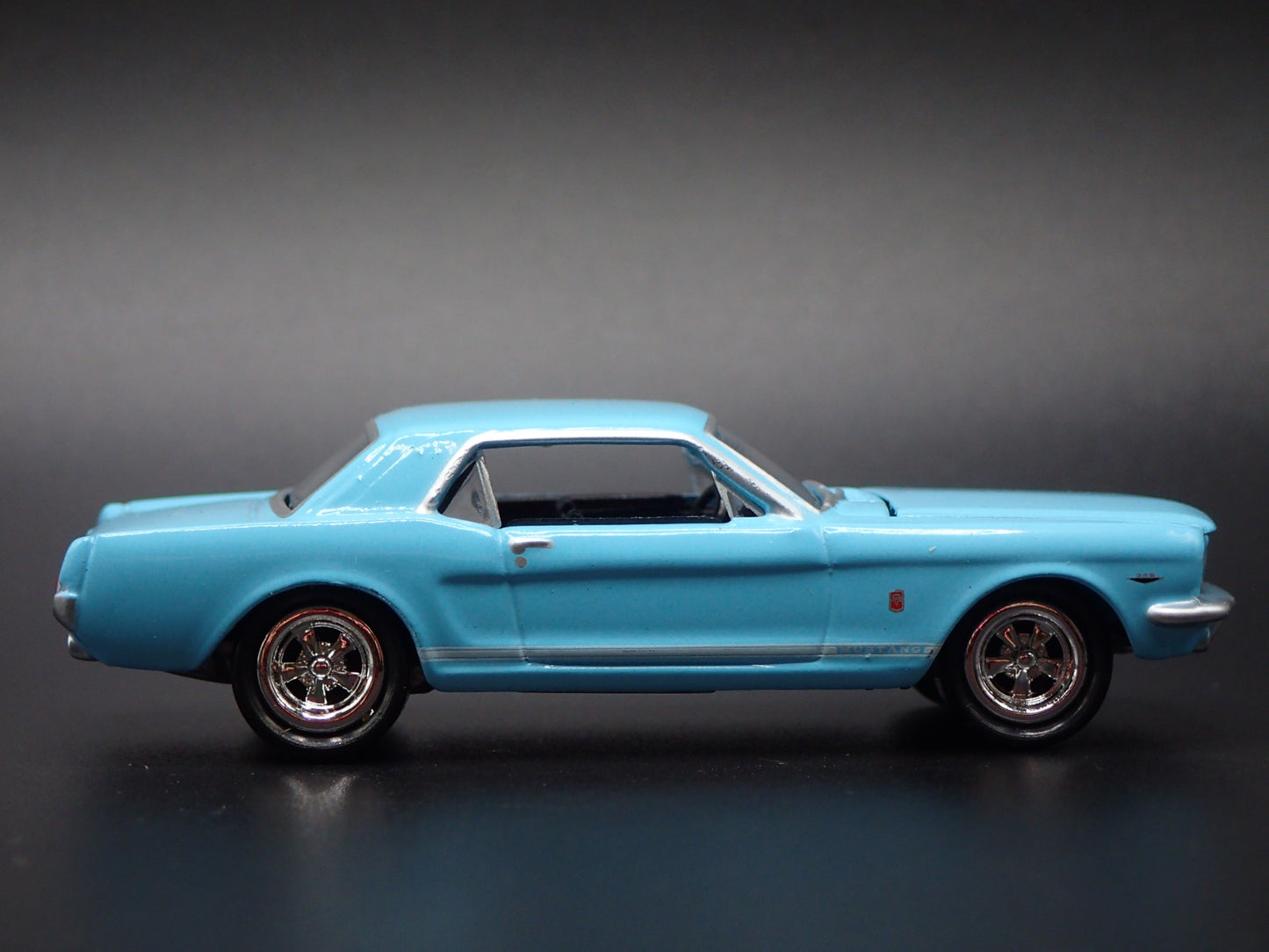 1965 65 FORD MUSTANG COUPE RARE 1:64 SCALE COLLECTIBLE DIORAMA DIECAST MODEL CAR