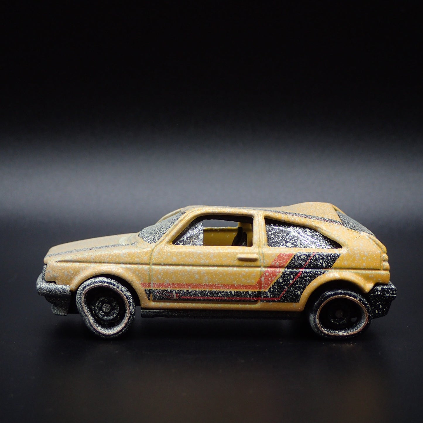 1983-1992 VW VOLKSWAGEN GOLF MK2 BARN FIND JUNKYARD 1:64 SCALE DIECAST MODEL CAR