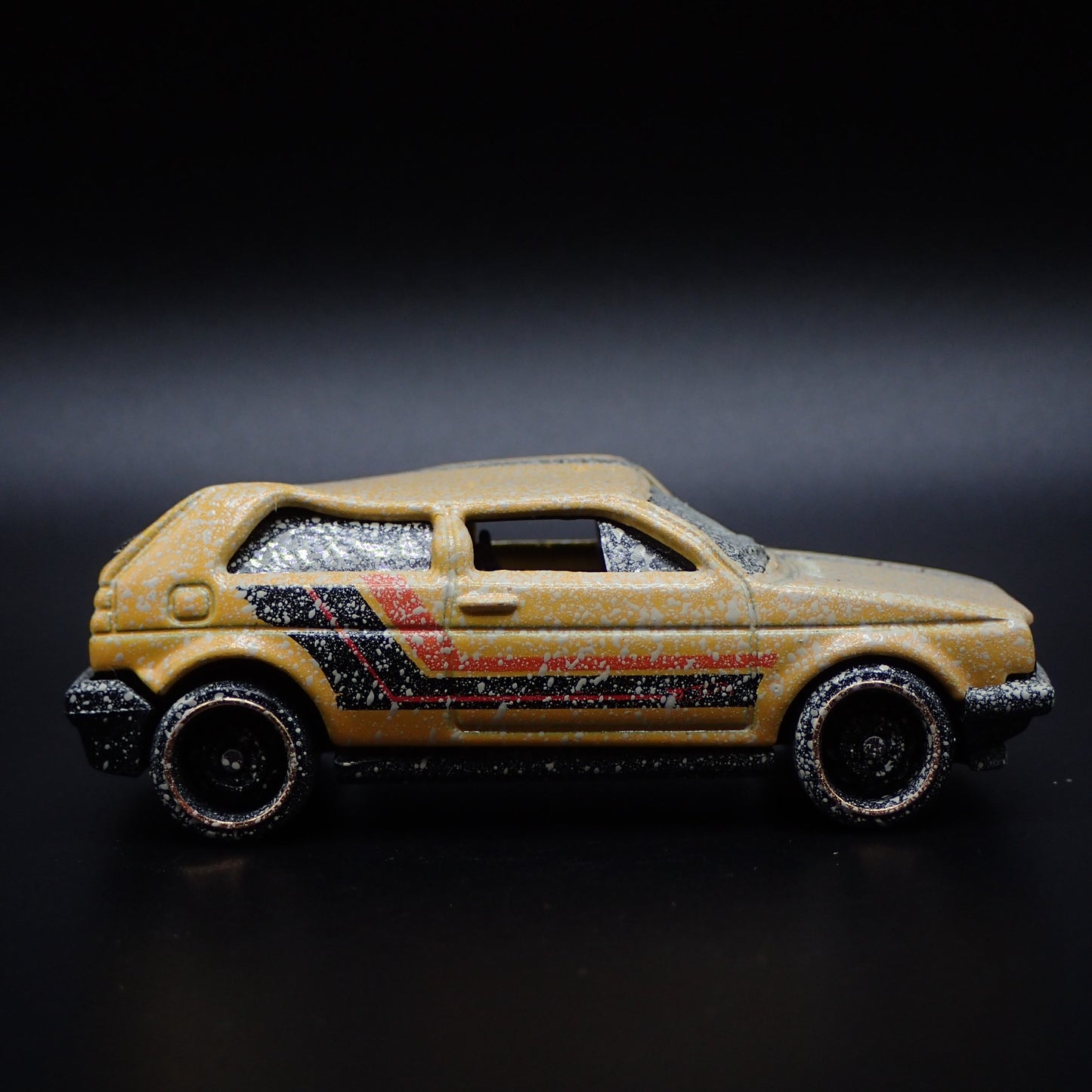 1983-1992 VW VOLKSWAGEN GOLF MK2 BARN FIND JUNKYARD 1:64 SCALE DIECAST MODEL CAR