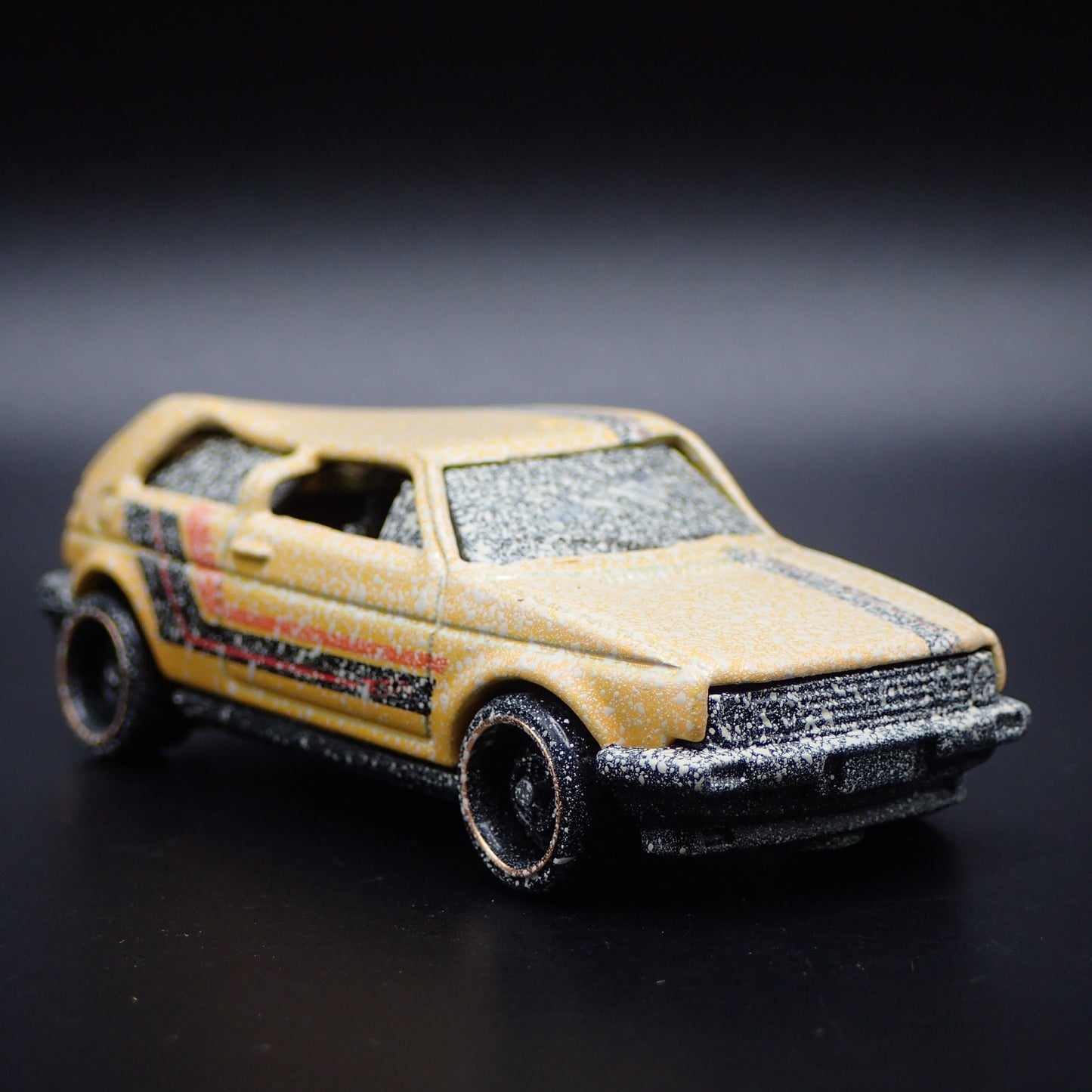 1983-1992 VW VOLKSWAGEN GOLF MK2 BARN FIND JUNKYARD 1:64 SCALE DIECAST MODEL CAR