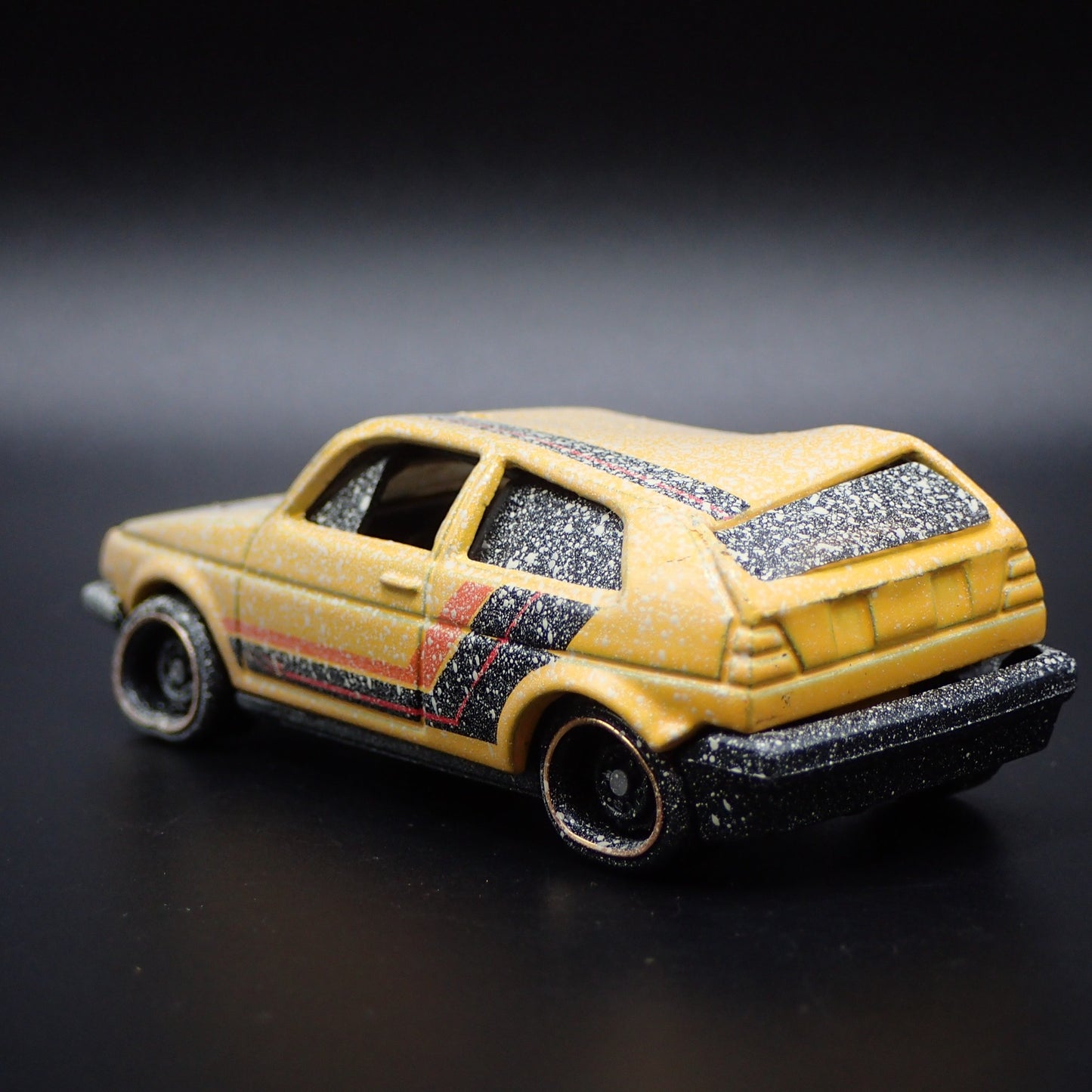 1983-1992 VW VOLKSWAGEN GOLF MK2 BARN FIND JUNKYARD 1:64 SCALE DIECAST MODEL CAR