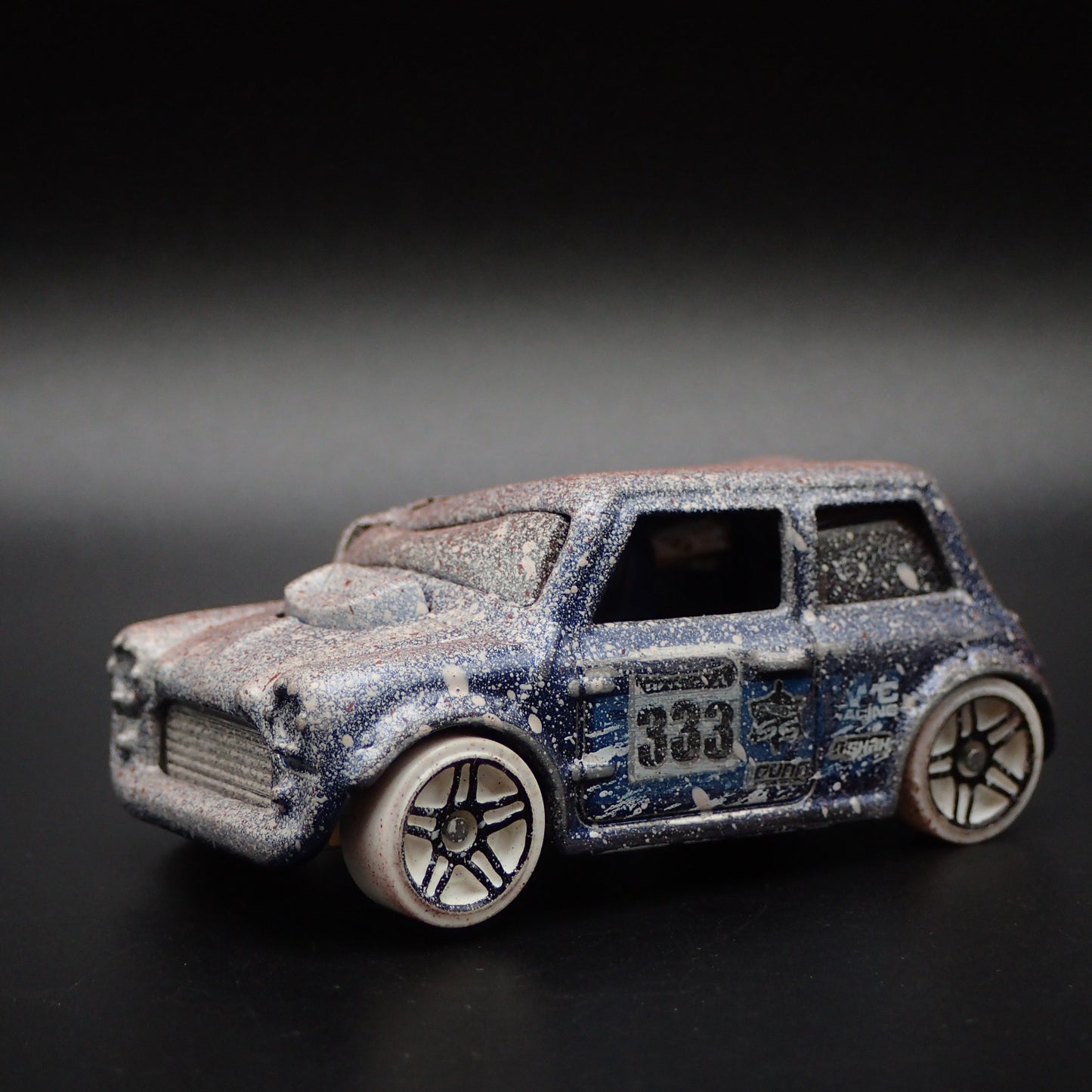 1969-1976 MINI COOPER BARN FIND JUNKYARD MARK III 1:64 SCALE DIECAST MODEL CAR