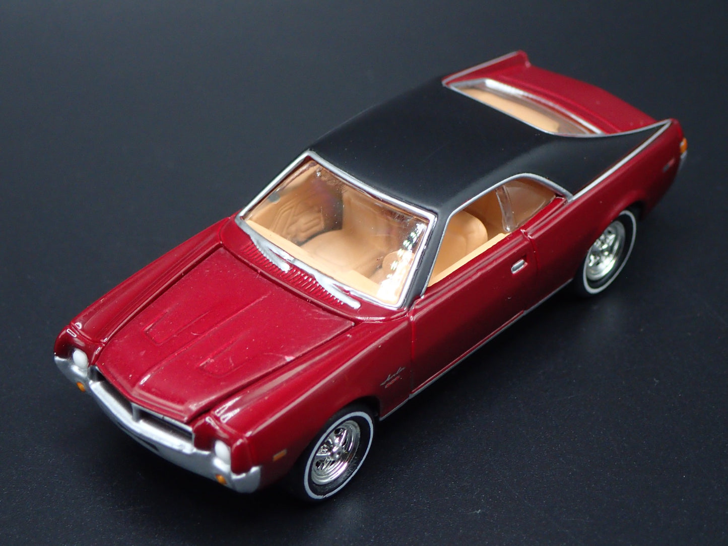 1968 68 AMC JAVELIN BURGUNDY 1:64 SCALE COLLECTIBLE DIORAMA DIECAST MODEL CAR