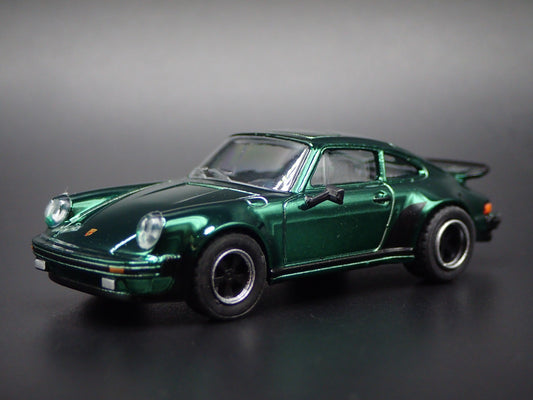 1978-1983 PORSCHE 911 930 TURBO GREEN 1:64 SCALE DIORAMA DIECAST MODEL CAR