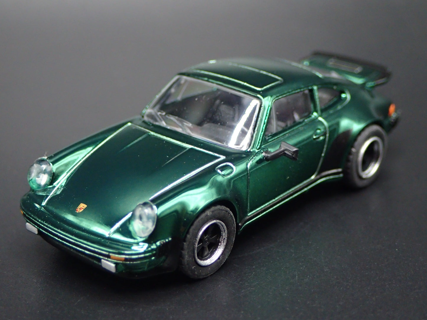 1978-1983 PORSCHE 911 930 TURBO GREEN 1:64 SCALE DIORAMA DIECAST MODEL CAR