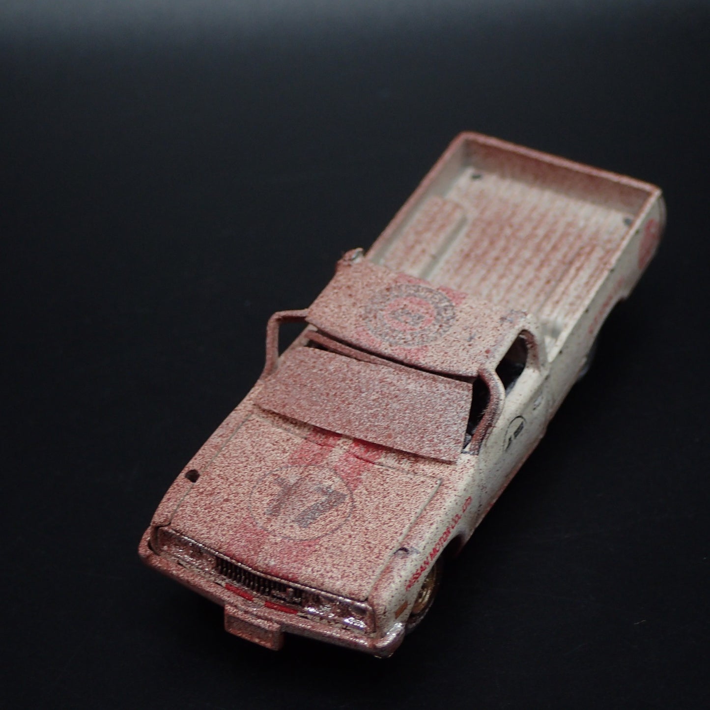 1974 74 DATSUN PICKUP TRUCK YOKOHAMA JUNKYARD BARN 1:64 SCALE DIECAST MODEL CAR