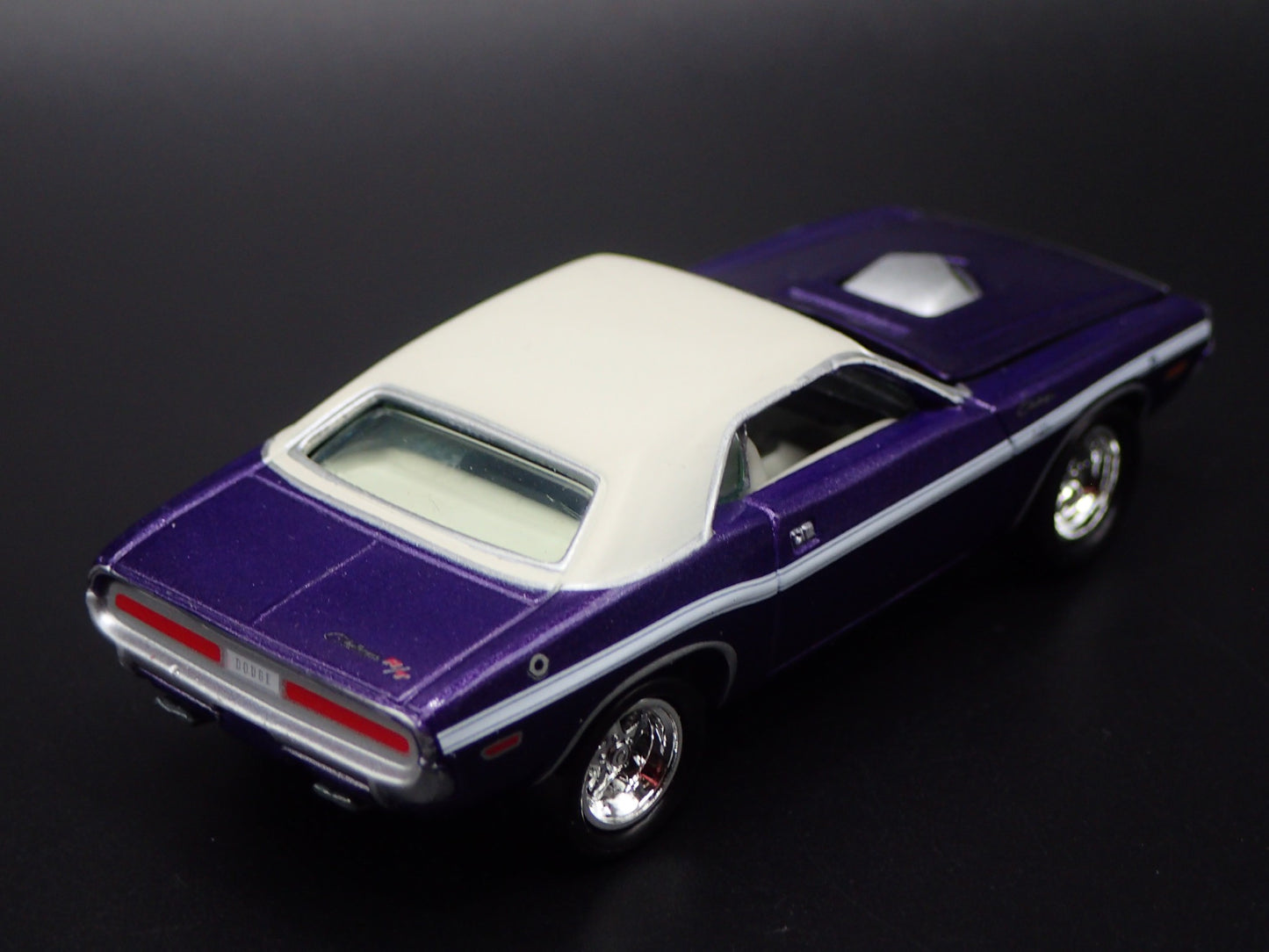 1970 70 DODGE CHALLENGER R/T PURPLE 1:64 SCALE COLLECTIBLE DIECAST MODEL CAR