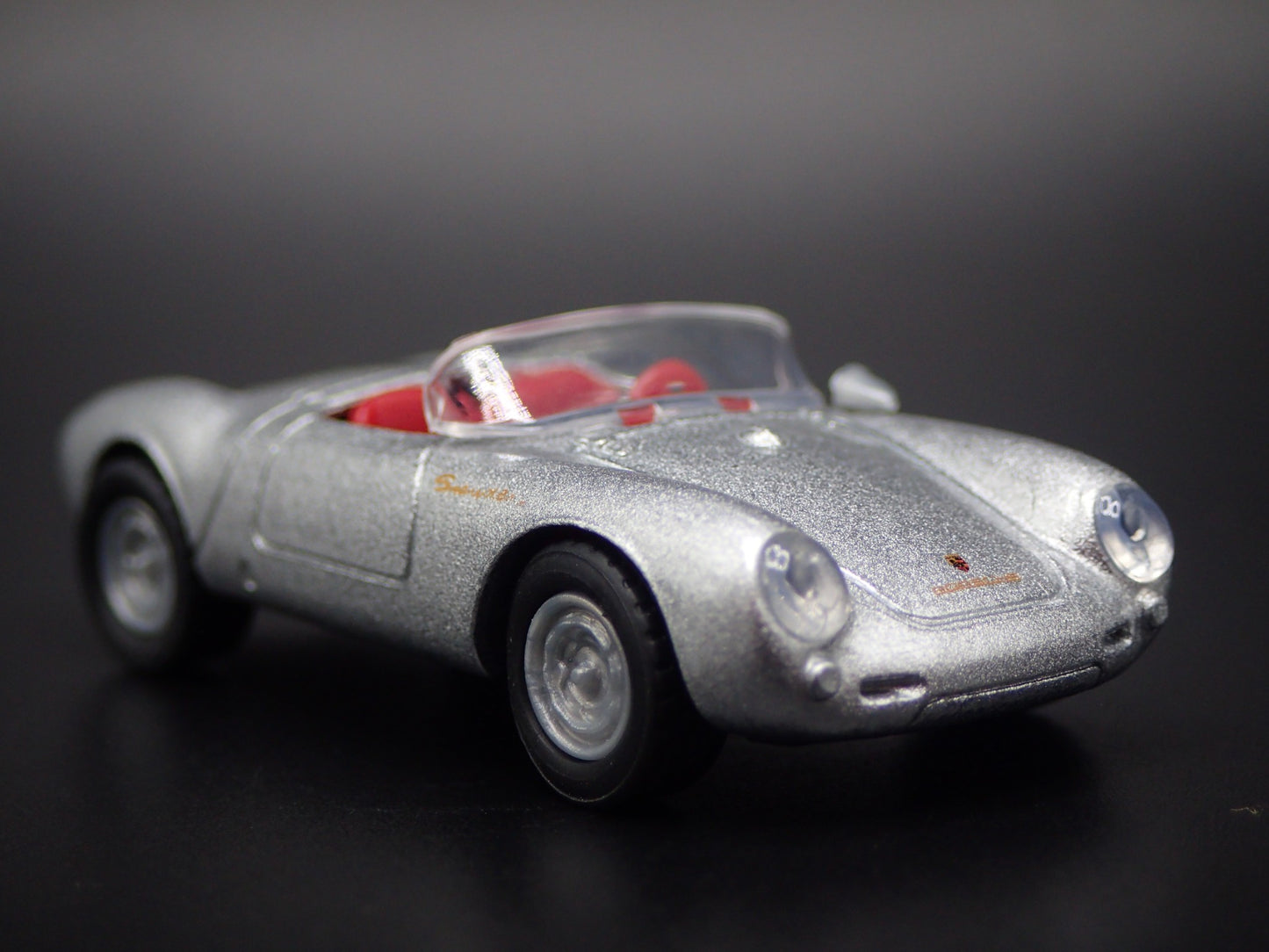 1953-1956 PORSCHE 550 SPYDER 1:64 SCALE COLLECTIBLE DIORAMA DIECAST MODEL CAR