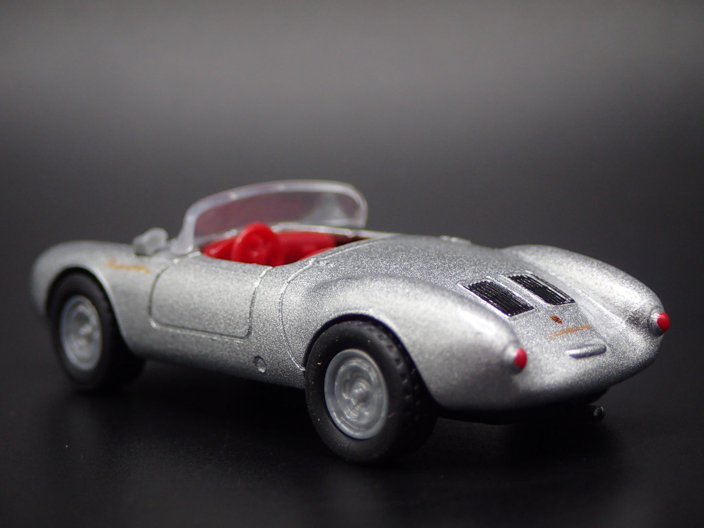 1953-1956 PORSCHE 550 SPYDER 1:64 SCALE COLLECTIBLE DIORAMA DIECAST MODEL CAR