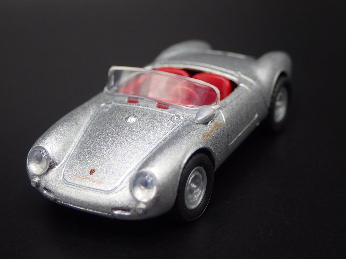 1953-1956 PORSCHE 550 SPYDER 1:64 SCALE COLLECTIBLE DIORAMA DIECAST MODEL CAR