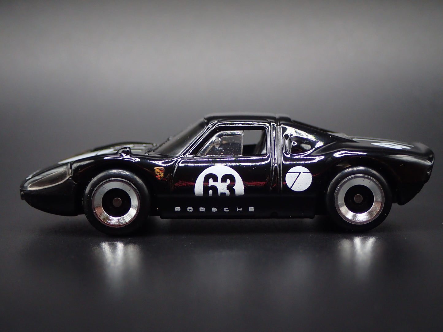 1964-1965 PORSCHE 904 CARRERA GTS RACE CAR 1:64 SCALE DIORAMA DIECAST MODEL CAR