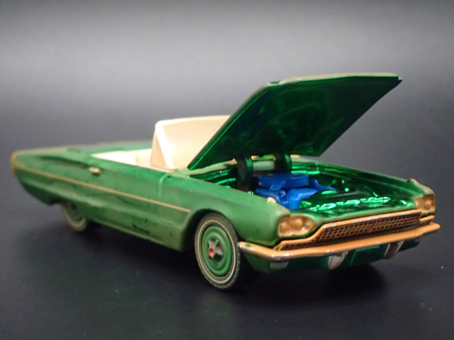 1966 66 FORD THUNDERBIRD TBIRD CONVERTIBLE 1:64 SCALE DIORAMA DIECAST MODEL CAR