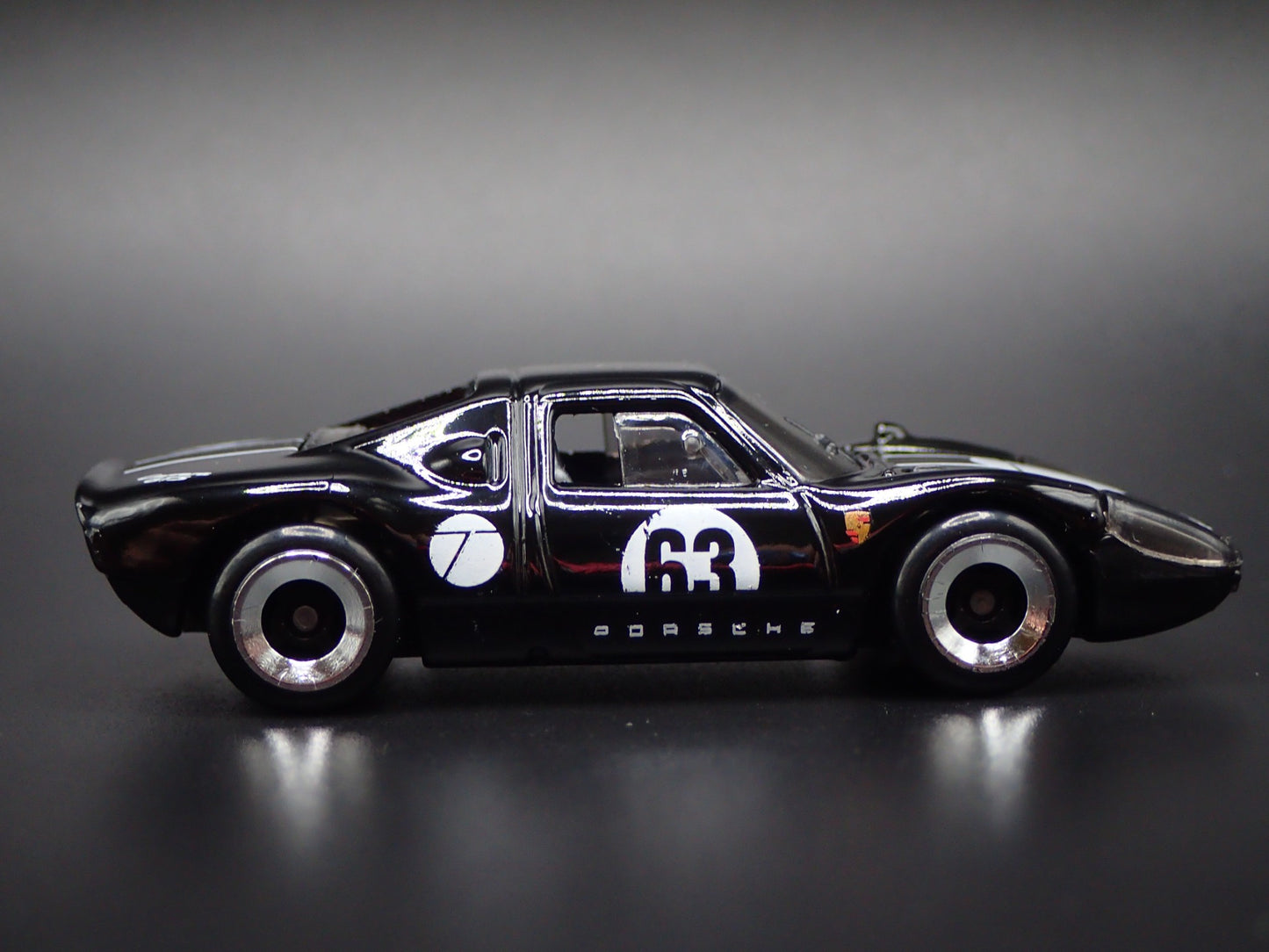 1964-1965 PORSCHE 904 CARRERA GTS RACE CAR 1:64 SCALE DIORAMA DIECAST MODEL CAR