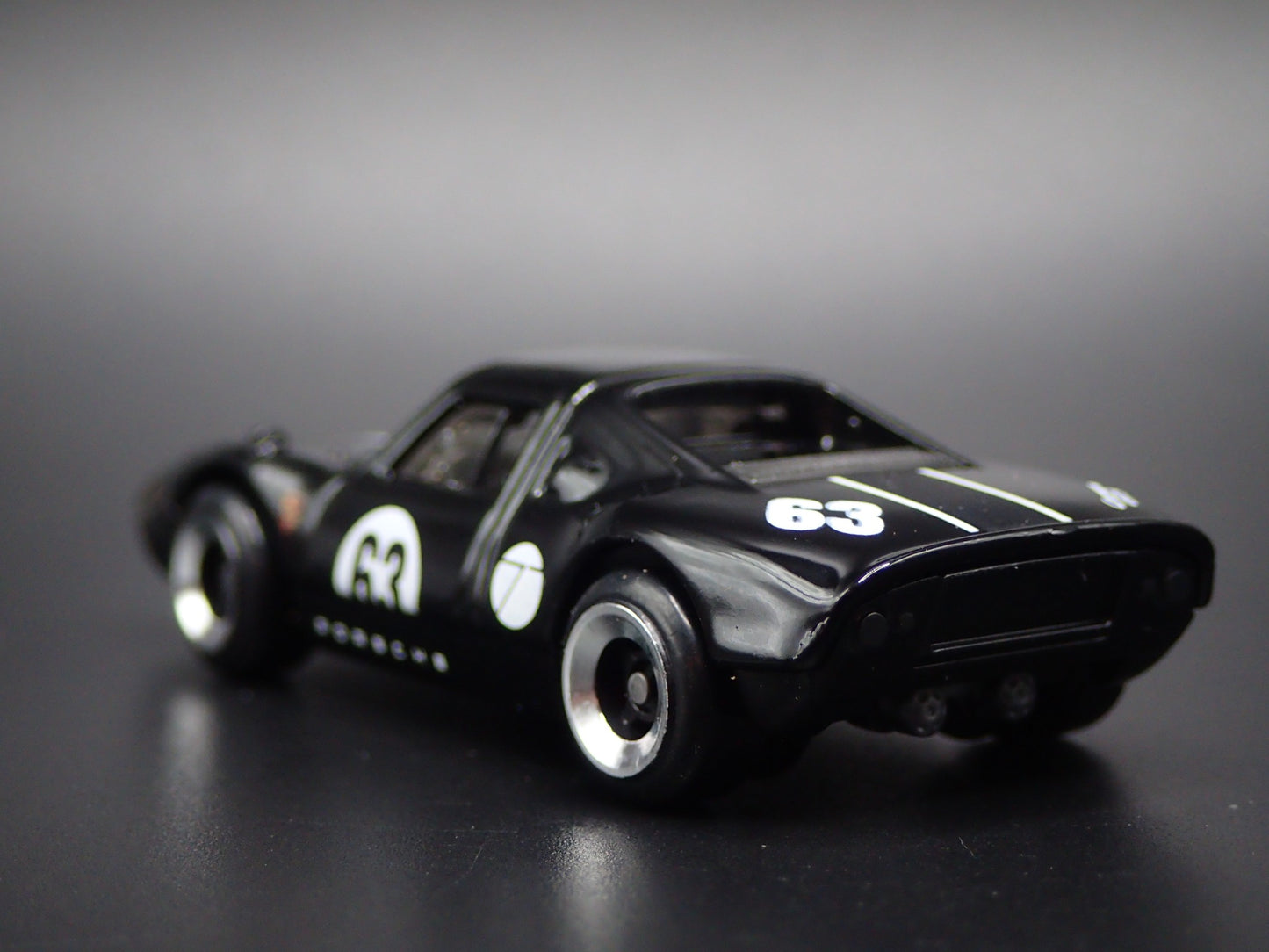 1964-1965 PORSCHE 904 CARRERA GTS RACE CAR 1:64 SCALE DIORAMA DIECAST MODEL CAR