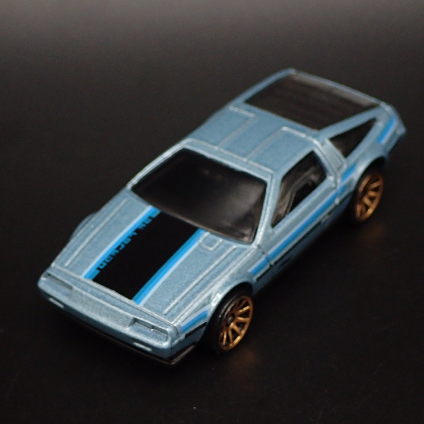 1981-1983 DMC DELOREAN BLUE 1:64 SCALE COLLECTIBLE DIORAMA DIECAST MODEL CAR