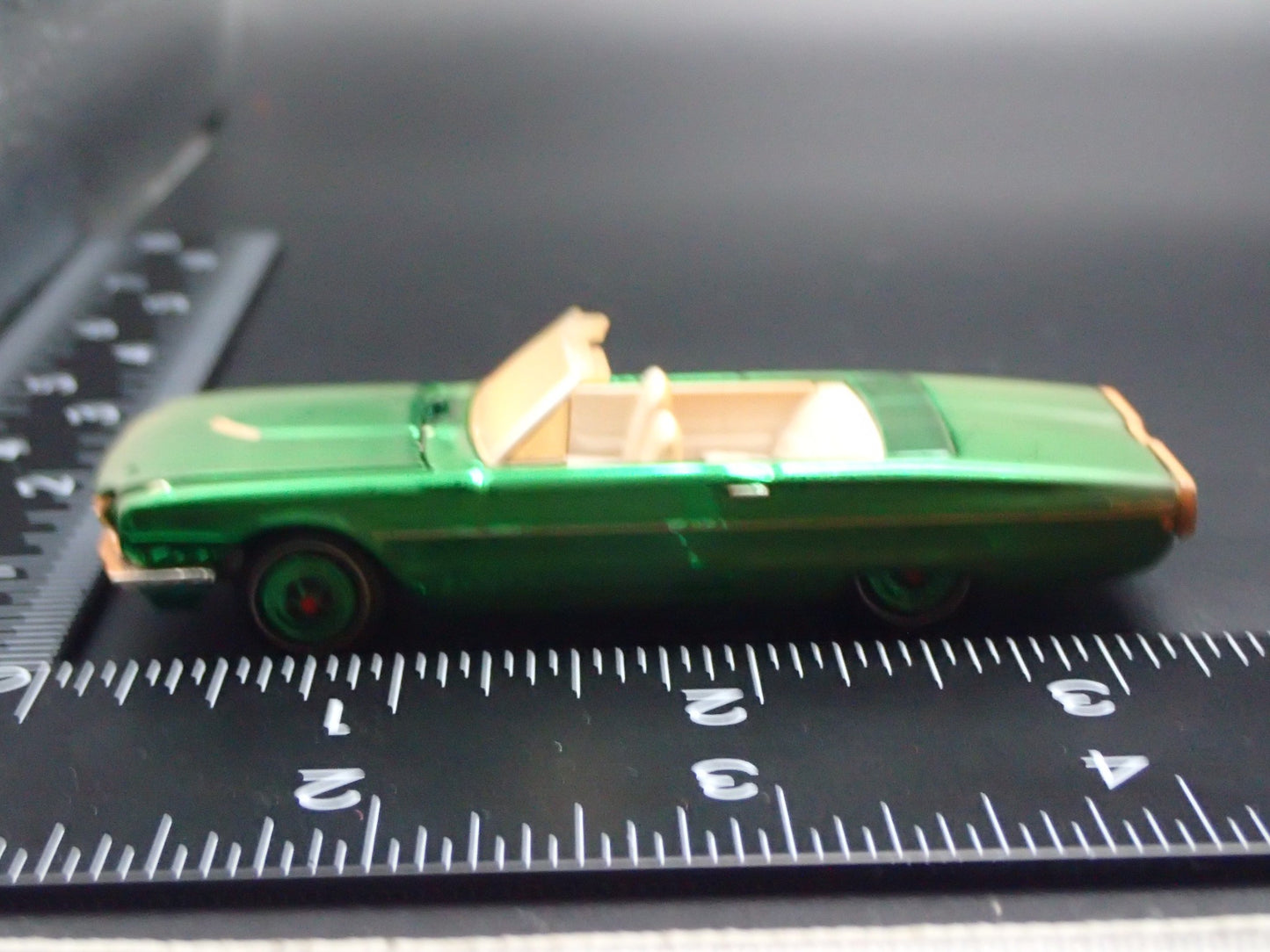 1966 66 FORD THUNDERBIRD TBIRD CONVERTIBLE 1:64 SCALE DIORAMA DIECAST MODEL CAR