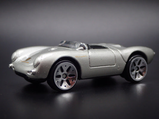 1953-1956 PORSCHE 550 SPYDER 1:64 SCALE COLLECTIBLE DIORAMA DIECAST MODEL CAR