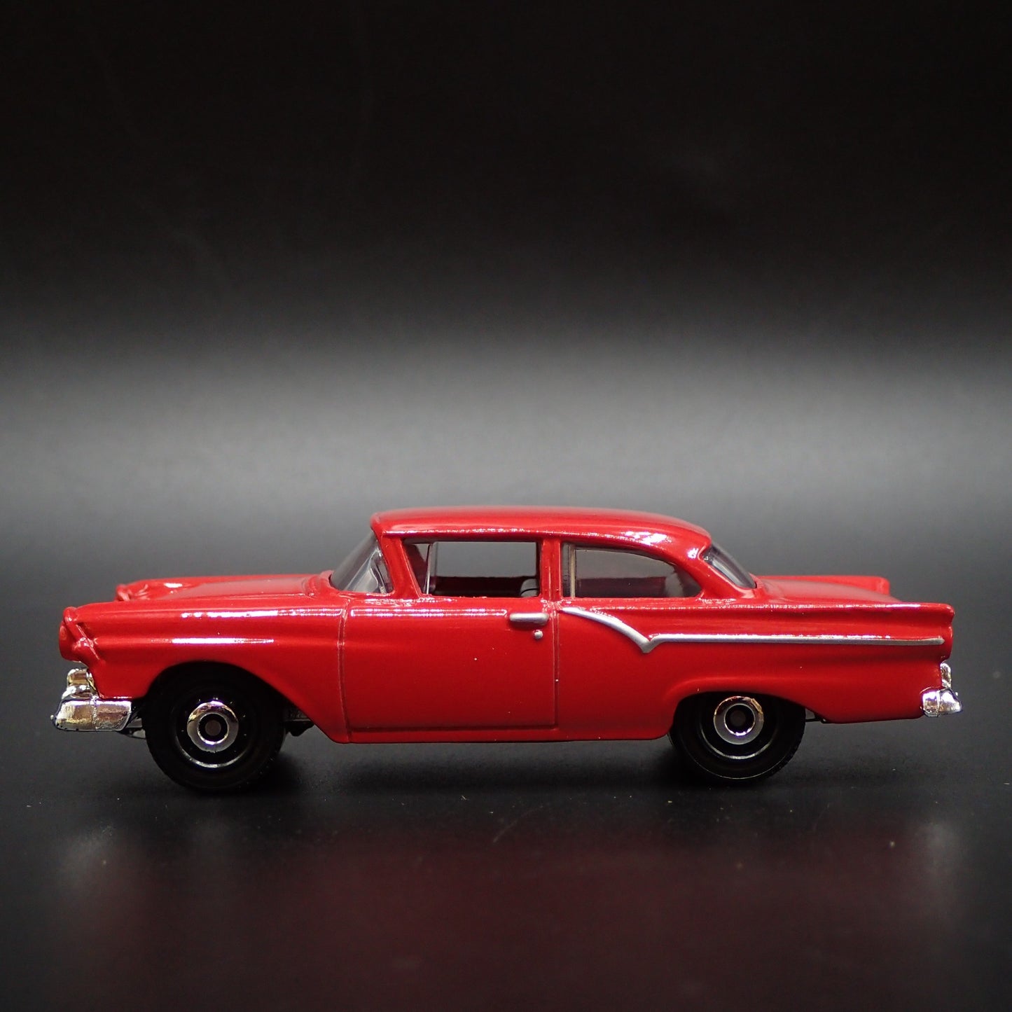 1957 57 FORD CUSTOM 300 RED 1:64 MB SCALE COLLECTIBLE DIORAMA DIECAST MODEL CAR