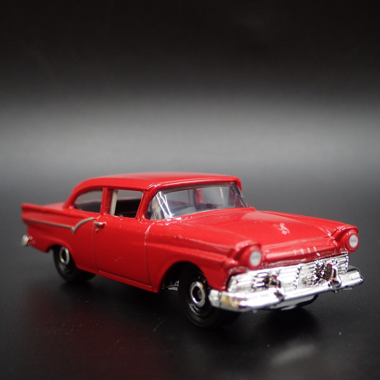 1957 57 FORD CUSTOM 300 RED 1:64 MB SCALE COLLECTIBLE DIORAMA DIECAST MODEL CAR