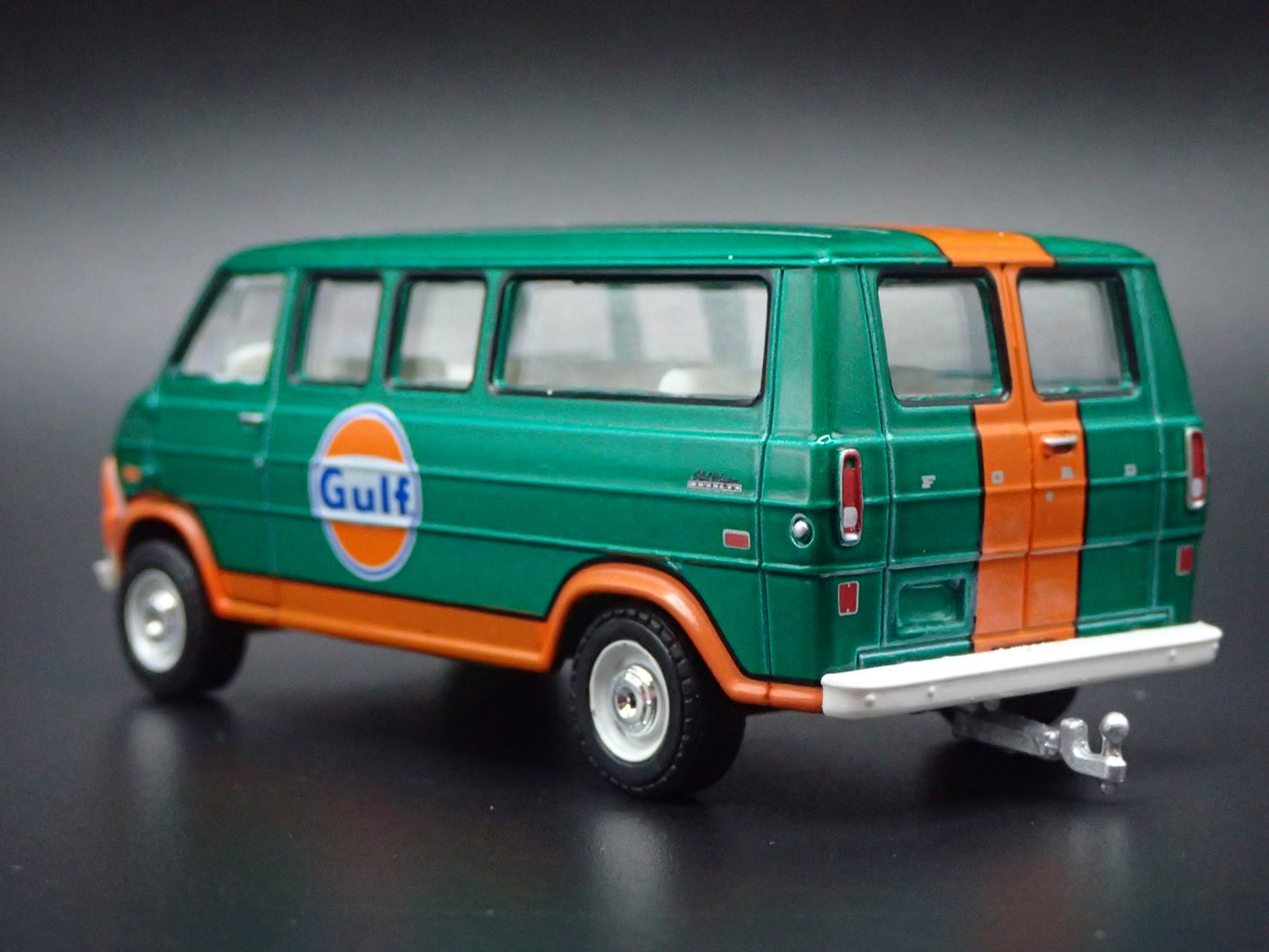 1972 72 FORD CLUB WAGON VAN GULF OIL  HITCH 1:64 SCALE DIORAMA DIECAST MODEL CAR
