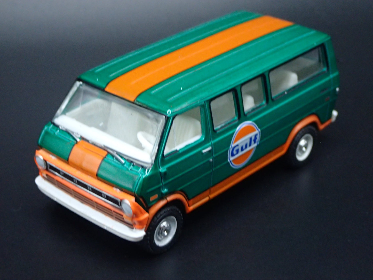 1972 72 FORD CLUB WAGON VAN GULF OIL  HITCH 1:64 SCALE DIORAMA DIECAST MODEL CAR