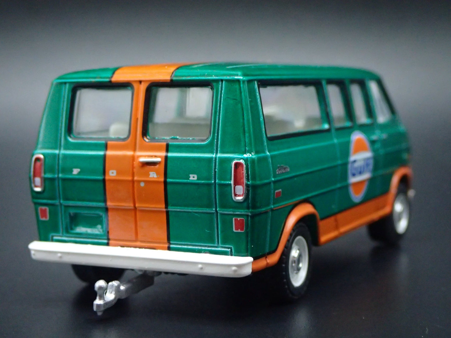 1972 72 FORD CLUB WAGON VAN GULF OIL  HITCH 1:64 SCALE DIORAMA DIECAST MODEL CAR
