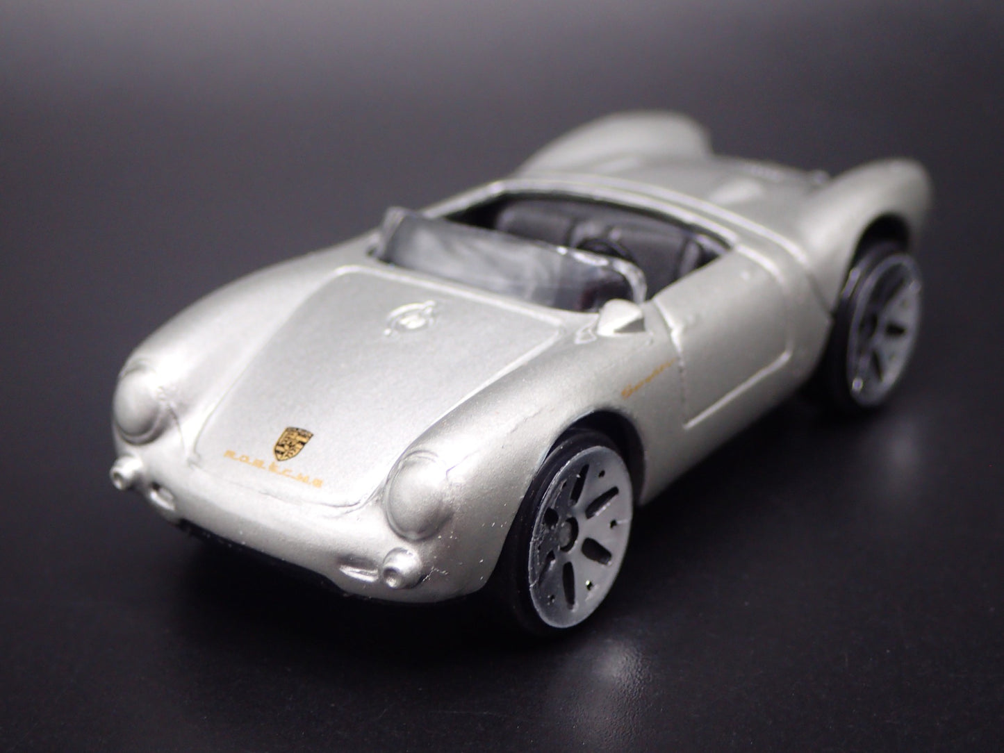 1953-1956 PORSCHE 550 SPYDER 1:64 SCALE COLLECTIBLE DIORAMA DIECAST MODEL CAR