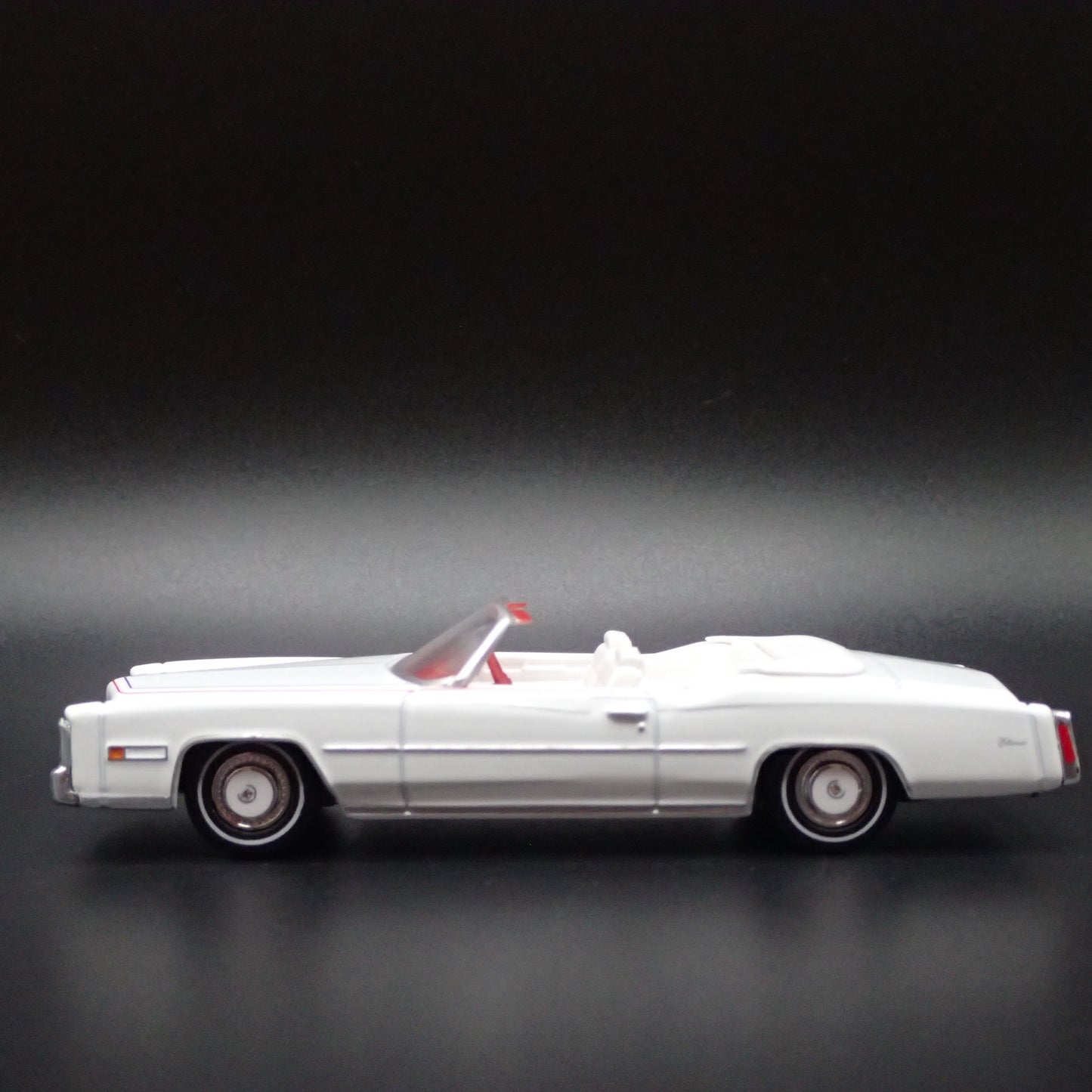 1976 76 CADDY CADILLAC ELDORADO CONVERTIBLE TOP OFF 1:64 SCALE DIECAST MODEL CAR