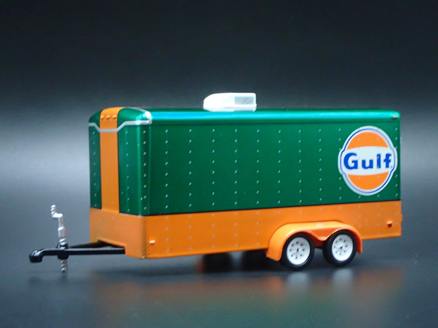 GULF OIL ENCLOSED CAR TOY HAULER TRAILER W OPENING DOOR 1:64 SCALE DIORAMA MODEL