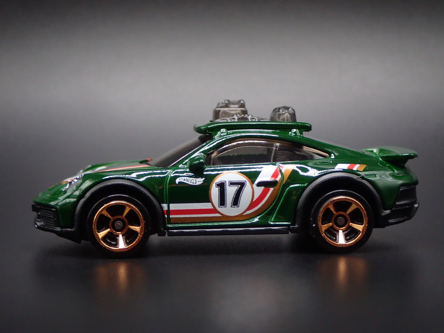 1985 85 PORSCHE 911 RALLYE 1:64 SCALE COLLECTIBLE DIORAMA DIECAST MODEL CAR