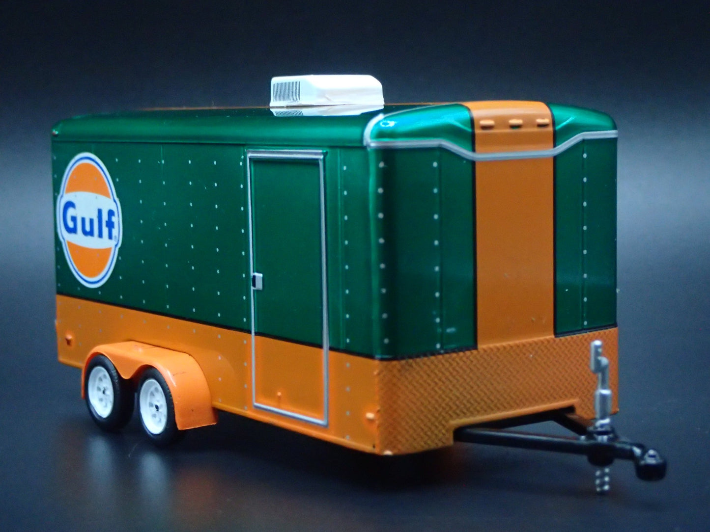 GULF OIL ENCLOSED CAR TOY HAULER TRAILER W OPENING DOOR 1:64 SCALE DIORAMA MODEL