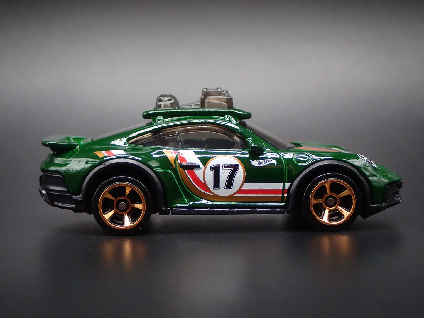1985 85 PORSCHE 911 RALLYE 1:64 SCALE COLLECTIBLE DIORAMA DIECAST MODEL CAR