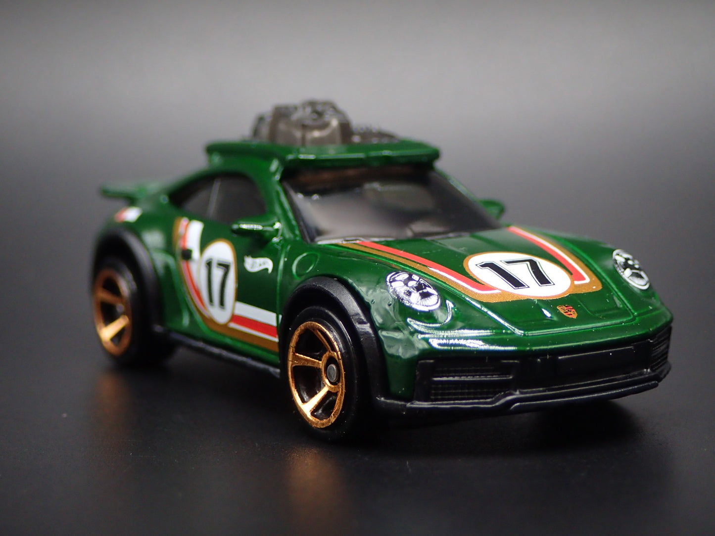 1985 85 PORSCHE 911 RALLYE 1:64 SCALE COLLECTIBLE DIORAMA DIECAST MODEL CAR