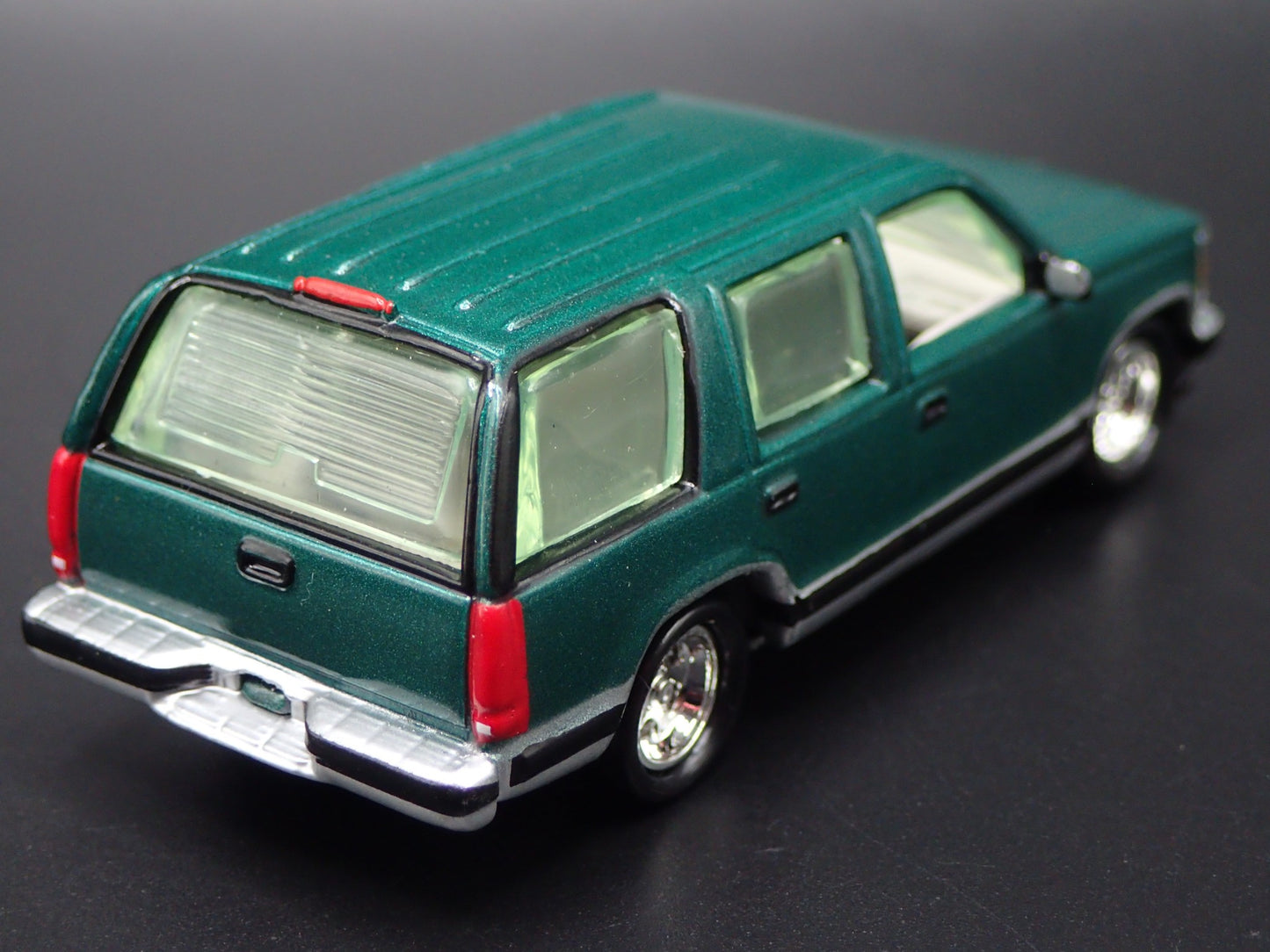 1995-2000 CHEVY CHEVROLET TAHOE GREEN RARE 1:64 SCALE DIORAMA DIECAST MODEL CAR