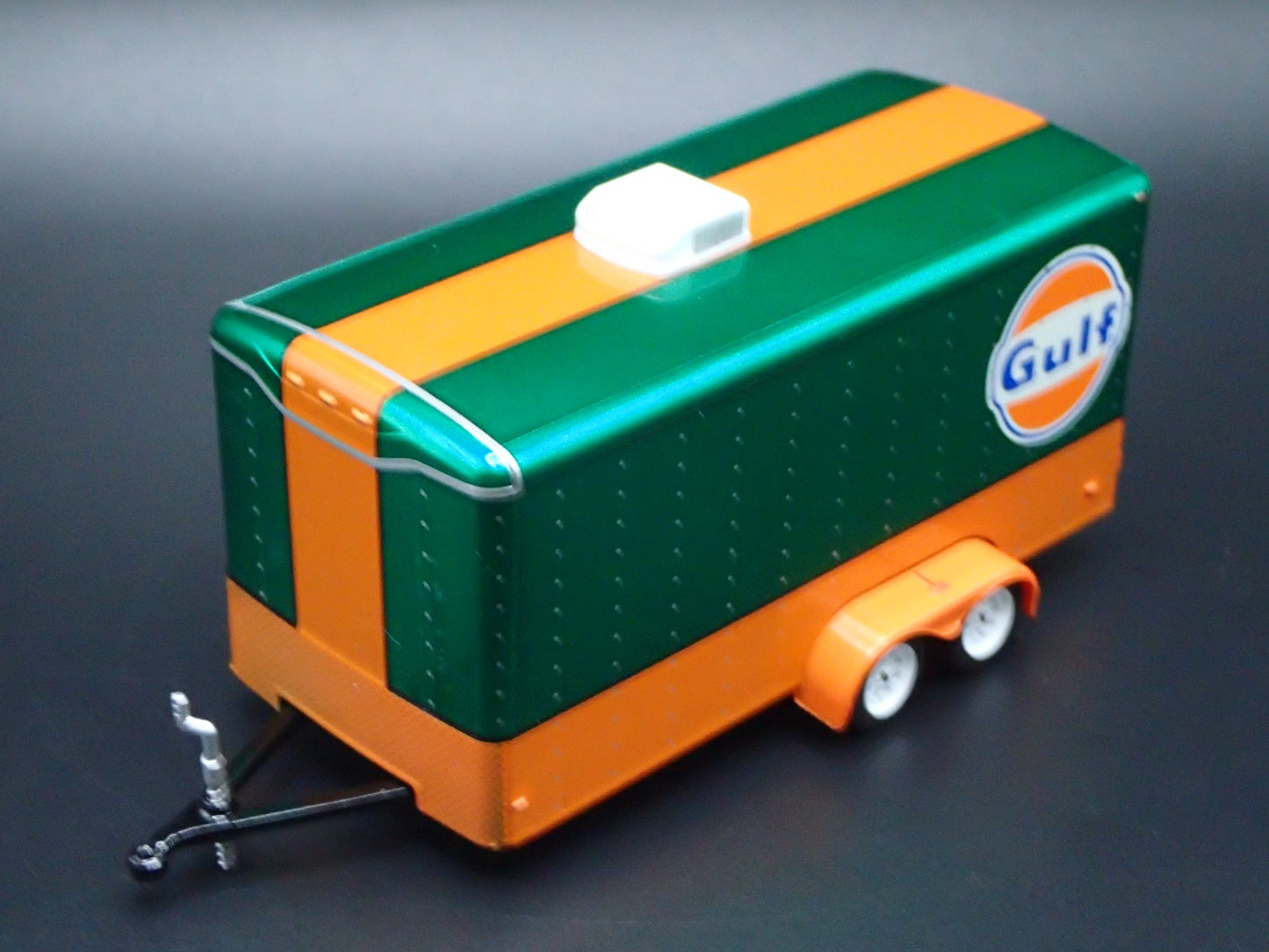GULF OIL ENCLOSED CAR TOY HAULER TRAILER W OPENING DOOR 1:64 SCALE DIORAMA MODEL