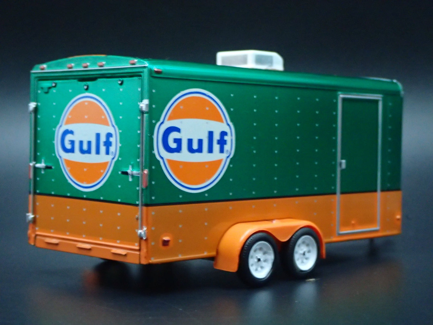 GULF OIL ENCLOSED CAR TOY HAULER TRAILER W OPENING DOOR 1:64 SCALE DIORAMA MODEL
